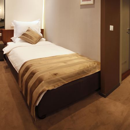 Hotel Russia สโกเปีย ภายนอก รูปภาพ