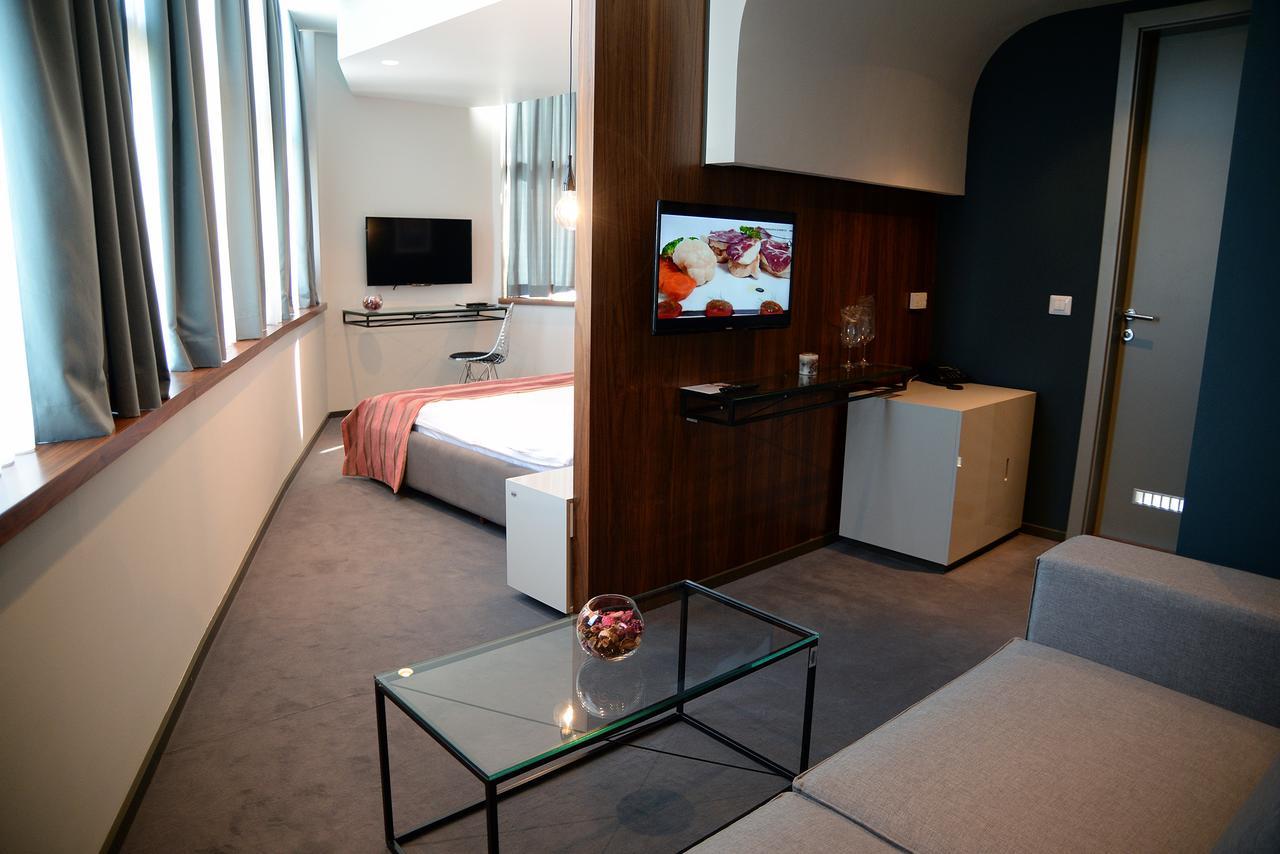 Hotel Russia สโกเปีย ภายนอก รูปภาพ