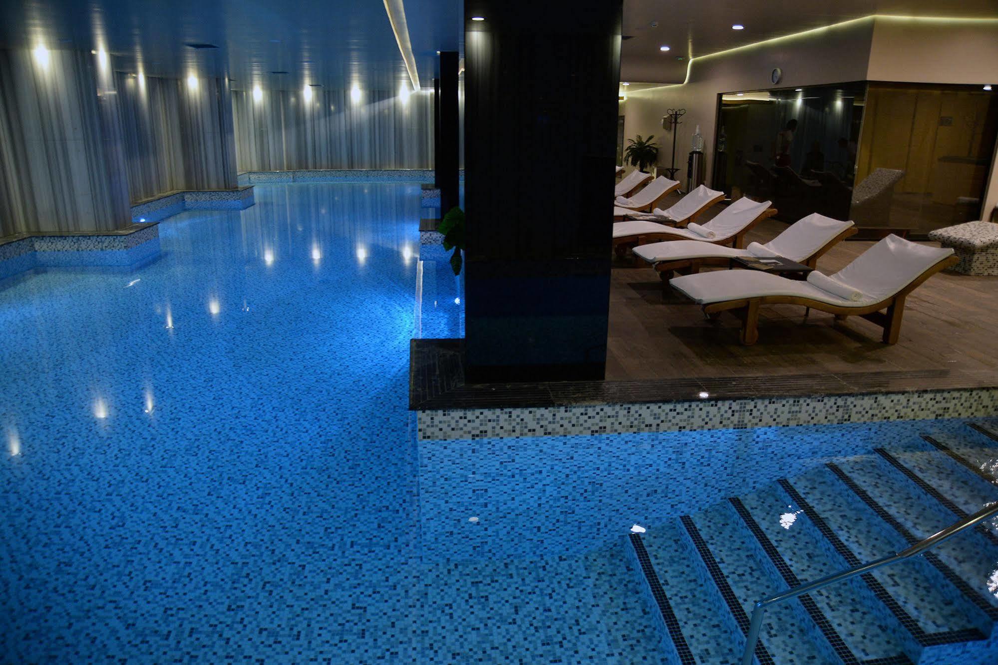 Hotel Russia สโกเปีย ภายนอก รูปภาพ