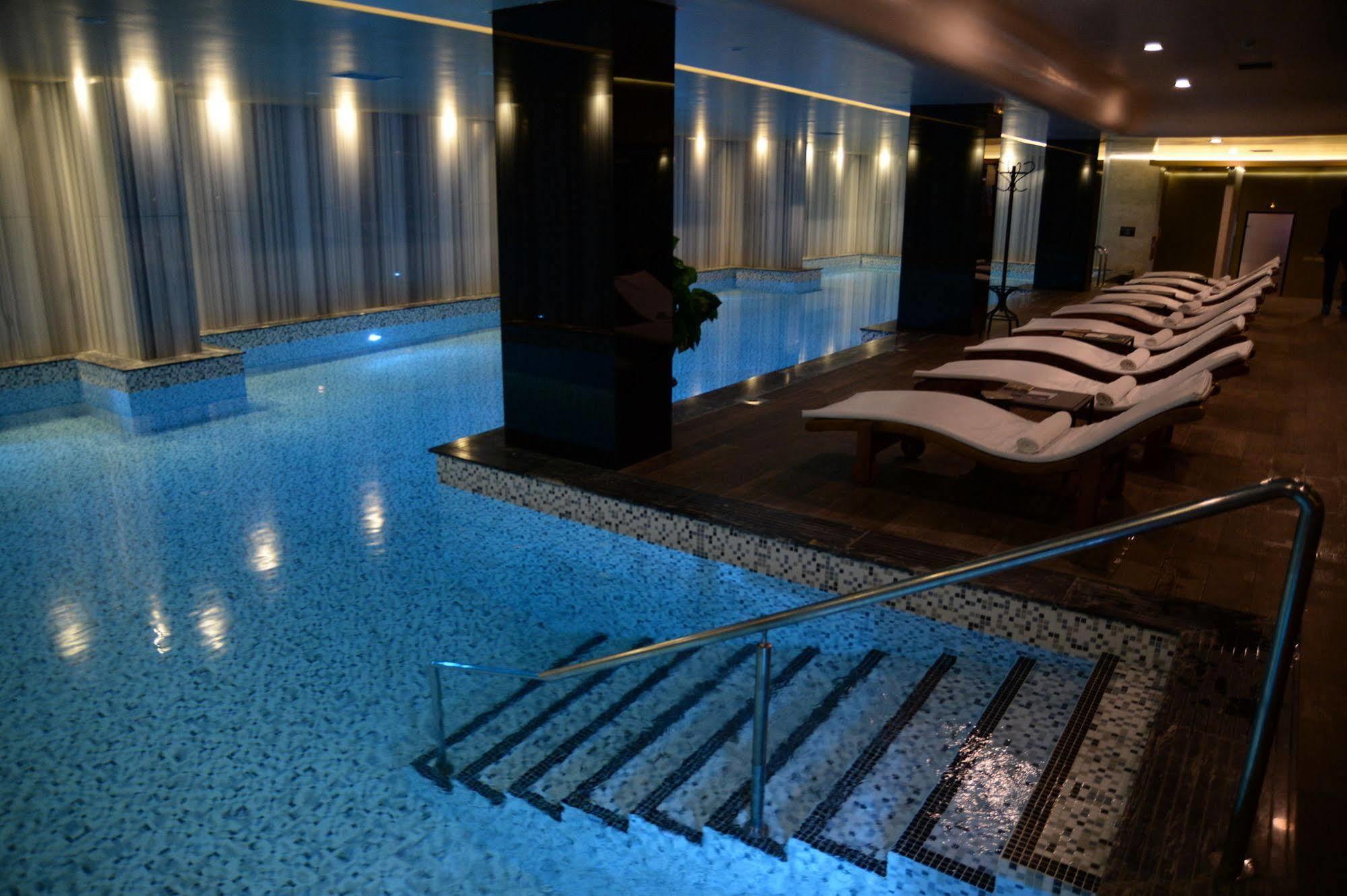 Hotel Russia สโกเปีย ภายนอก รูปภาพ