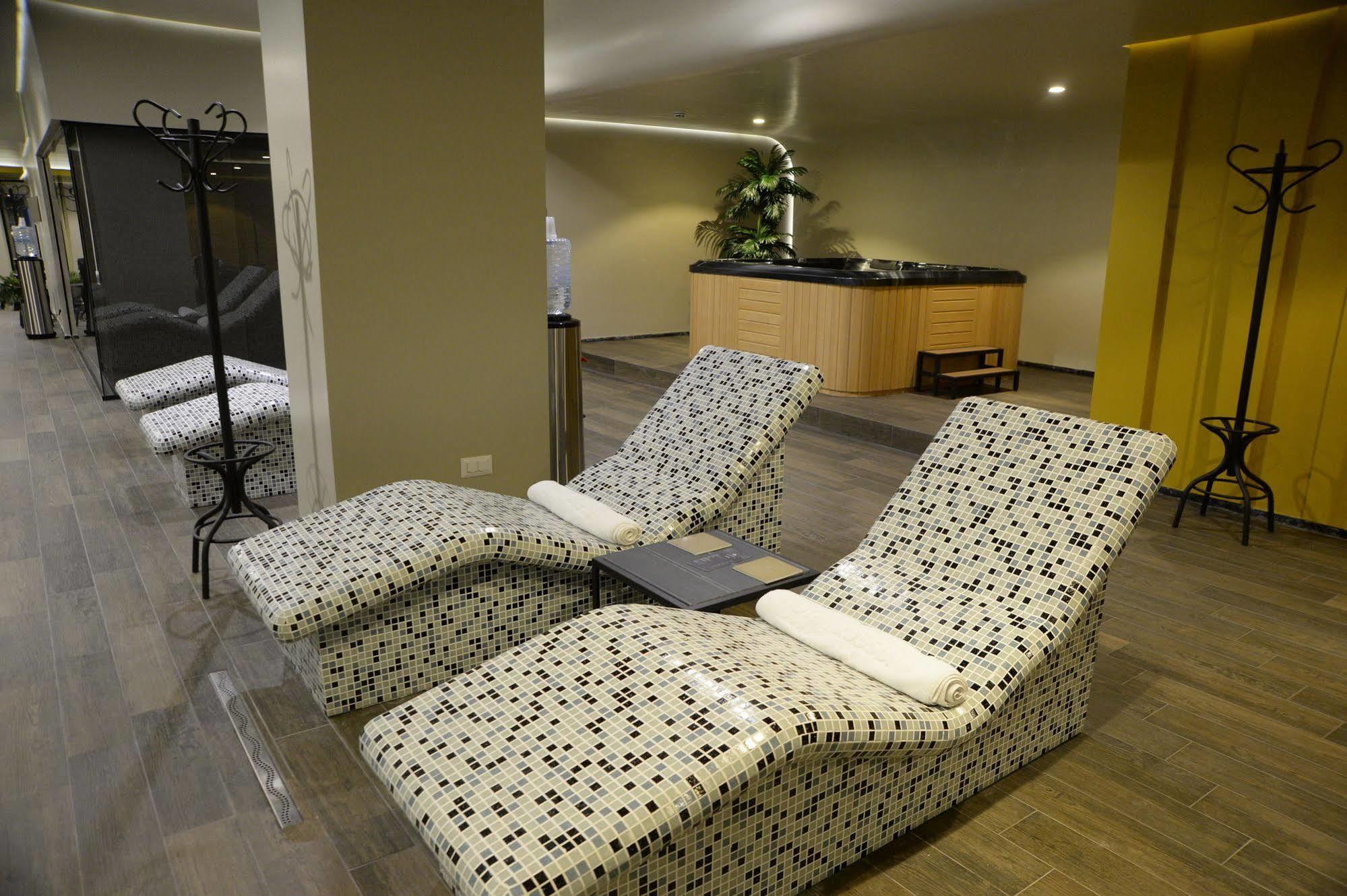 Hotel Russia สโกเปีย ภายนอก รูปภาพ