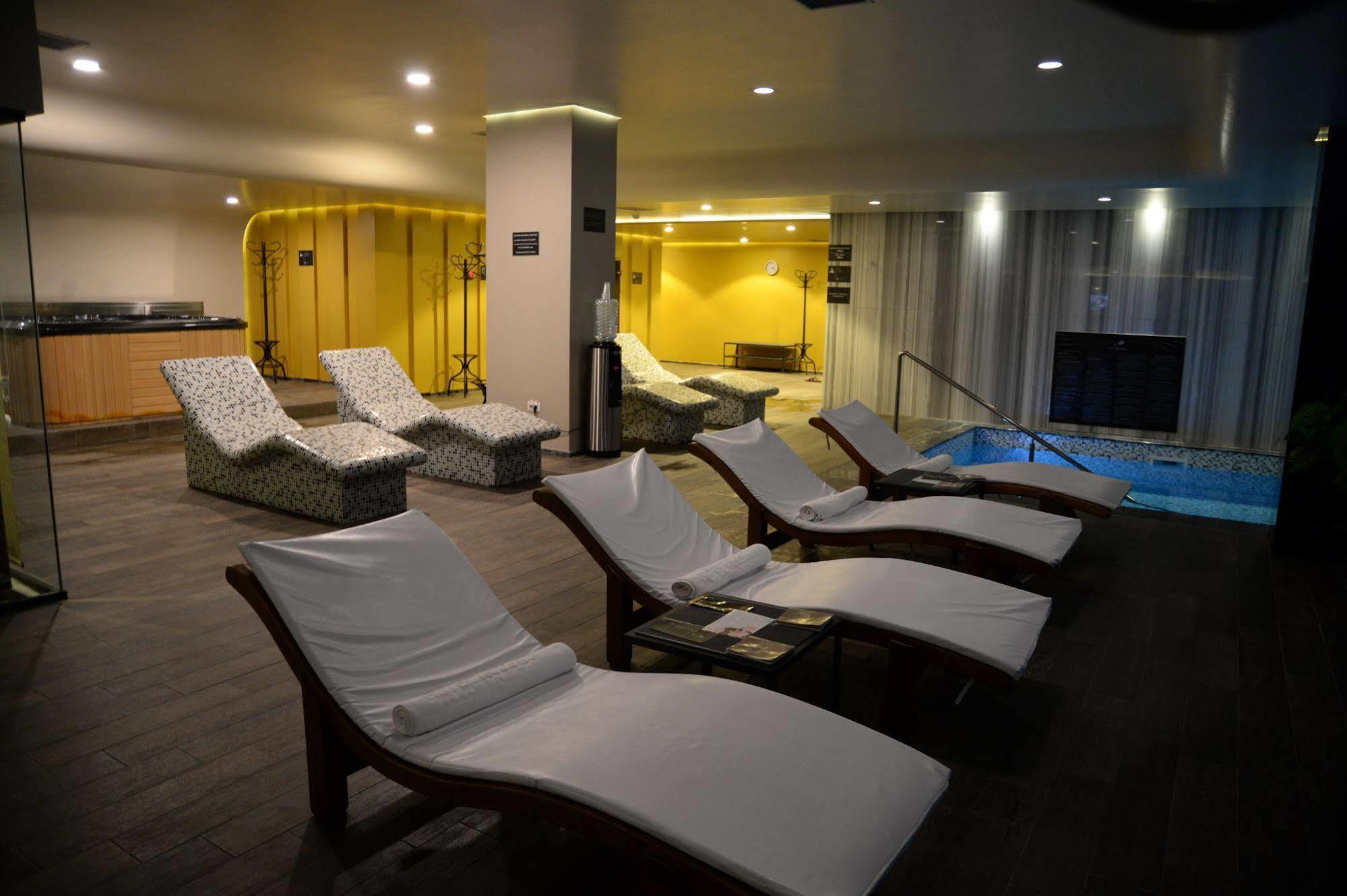 Hotel Russia สโกเปีย ภายนอก รูปภาพ