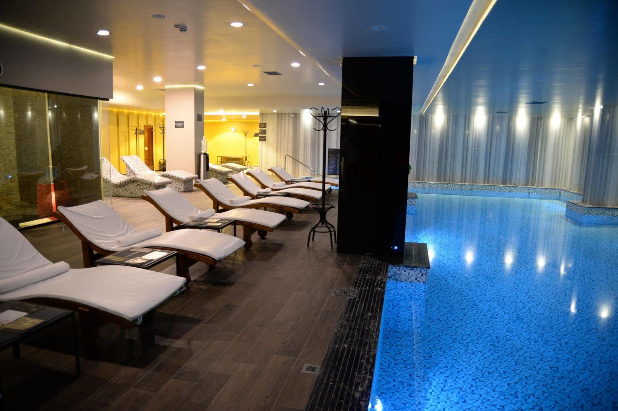 Hotel Russia สโกเปีย ภายนอก รูปภาพ